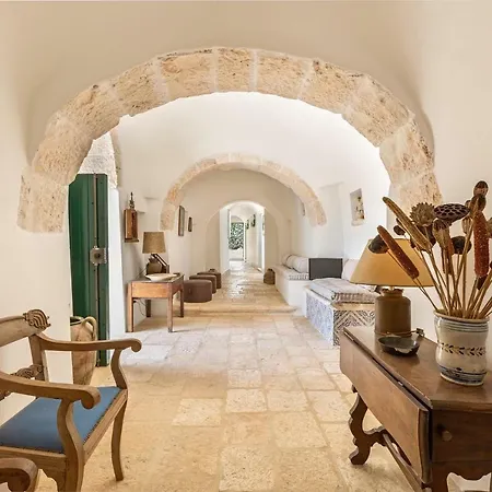 Trullo Il Karrubo Villa